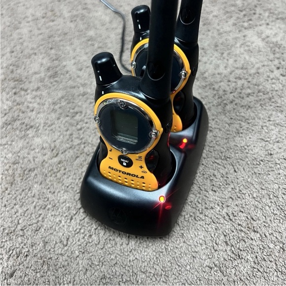 Motorola TALKABOUT T8500 Two Way Radios With Charger And Two Xtra faces set of 2 - Picture 8 of 13